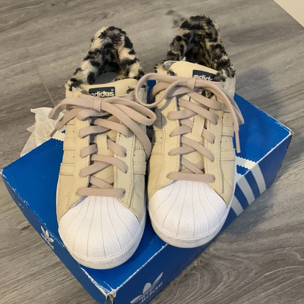 Adidas shoes - Picture 2 of 4